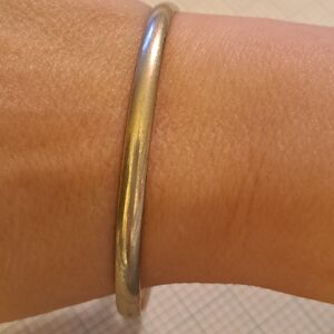 Elegant Silver Tone Bangle Bracelet